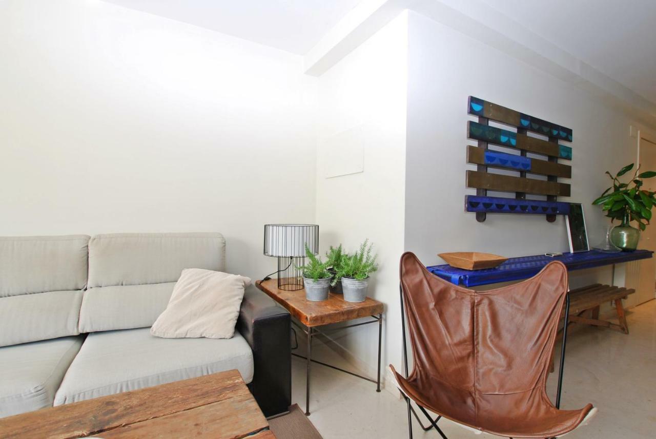 Blue Fridge Apartmen - Blue Fridge Apartmen - Ideal For Couples, Near Beach And Well Connected Appartement Vilassar De Mar Buitenkant foto